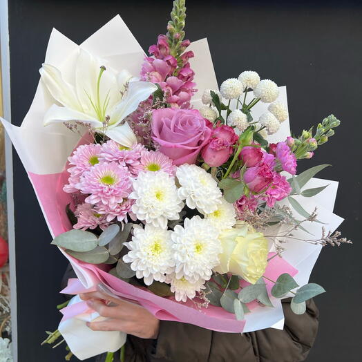Mix of white/pink flowers