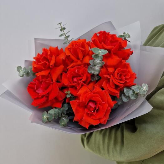 Ramo con rosas francesas rojas de la variedad Nina