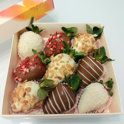 Chocolate-covered strawberries 9 pieces