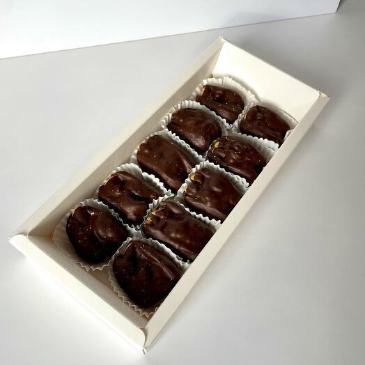 Финики в темном шоколаде