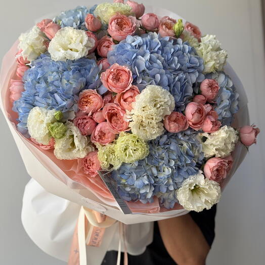 Flower bouquet "Coral" with hydrangea, peony rose and lisianthus