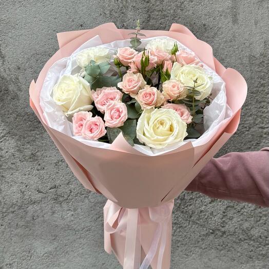 Bouquet of bush roses and white roses
