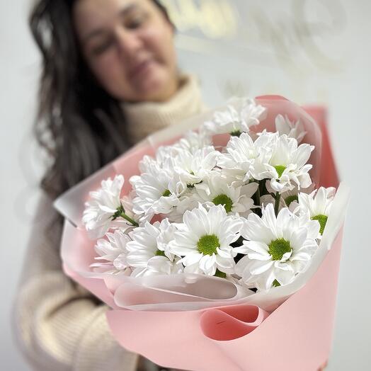 Комплимент из ромашковых хризантем