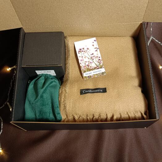 Подарочный набор: палантин, рунический браслет и ароматическая свеча