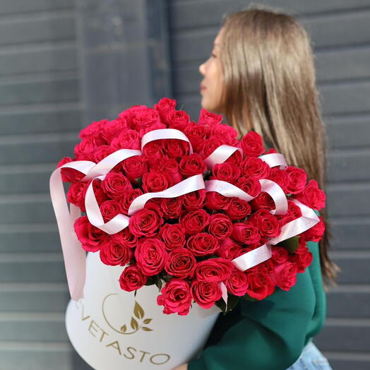Шикарные розы в коробке