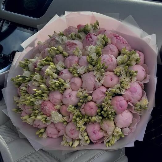 Bouquet with peonies and eustoma