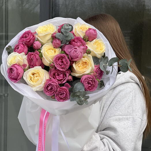 Букет с белой розы и кустовая Мисти БАБЛС
