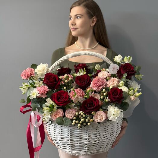 Корзина из роз 980