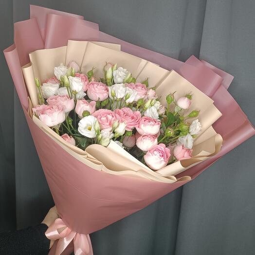 Букет с пышной пионовидной розой и эустомой 💕