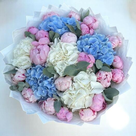 Kobahd Bouquet – Luxurious Pink Peonies with Blue   White Hydrangeas in Elegant White Wrapping