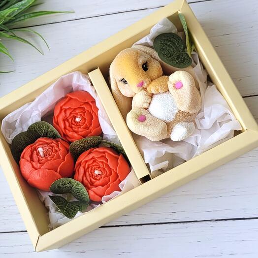 Набор. Свечи пионы, сувенрное мыло кролик