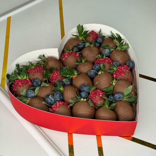Клубника в шоколаде сердце