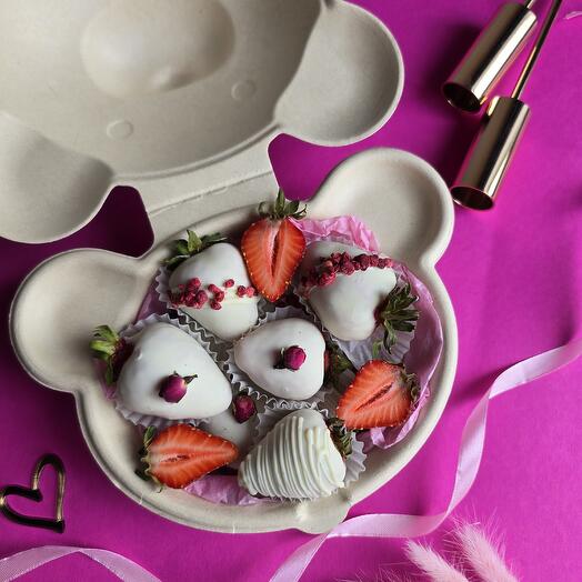 Клубника в белом шоколаде мишка для любимой, жены, дочки, подруги, мамы, женщины