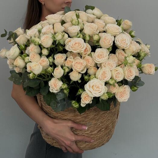 Корзина с розами