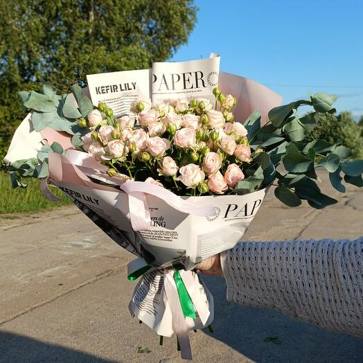 Кустовая пионовидная роза