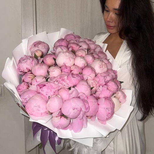 Букет из розовых пионов