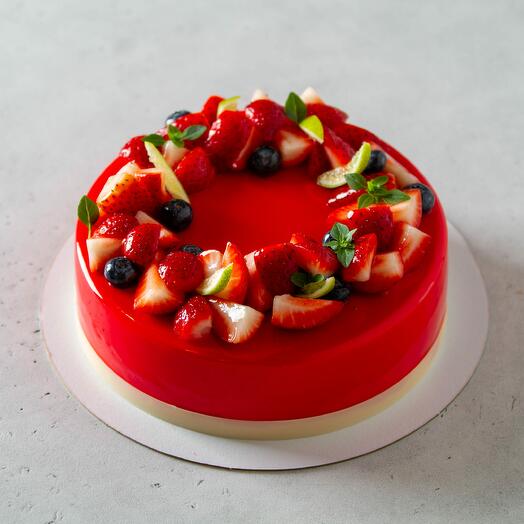 Праздничный торт с клубникой и голубикой, 1,2 кг 6-8 порций
