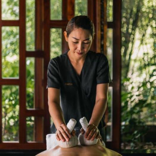Электронный сертификат Традиционный SPA с горячими травяными мешочками для одного 1.5 часа