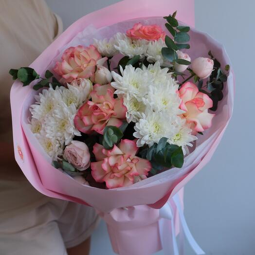 Розы и хризантема