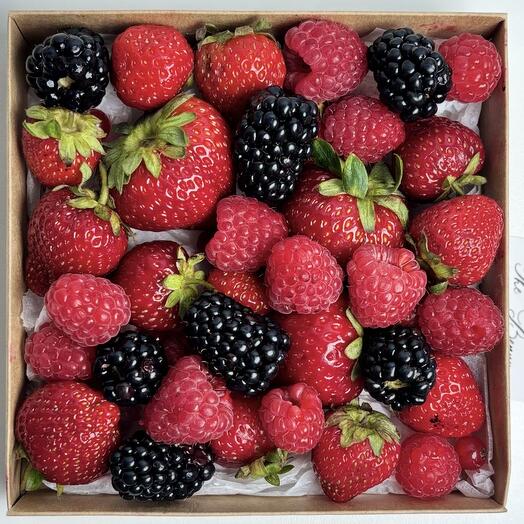 Клубника малина ежевика 250гр