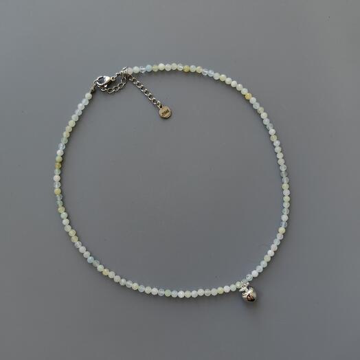 Колье из берилла с кулоном яблочко