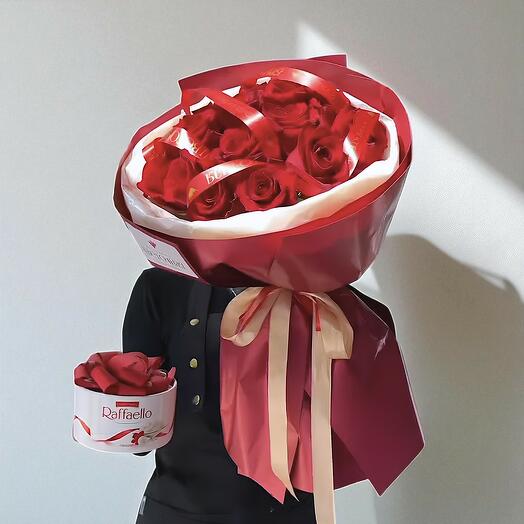 15 красных роз и рафаэлло