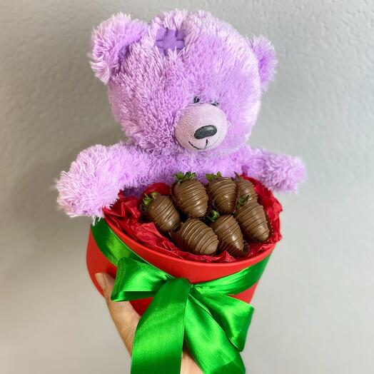 Клубника в шоколаде с мягкой игрушкой ПЕПА