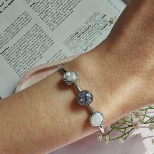 Браслет из нержавеющей стали и эпоксидной смолы с сухоцветами 5