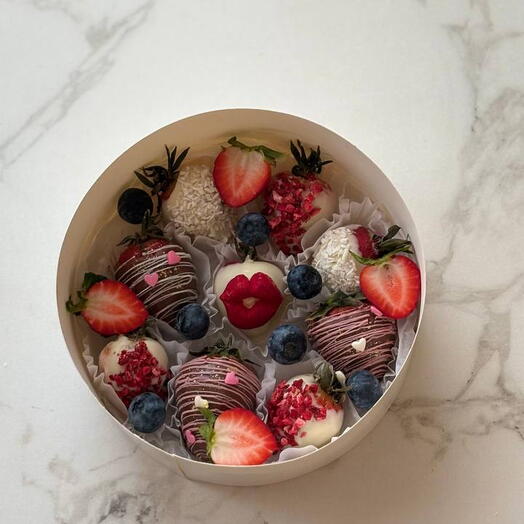 Клубника 🍓 в шоколаде поцелуй на день влюбиленных♥️