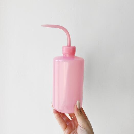 Бутылочка для полива розовая 500мл