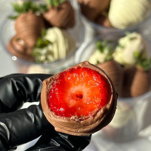 Клубника в шоколаде в стакане 🍓