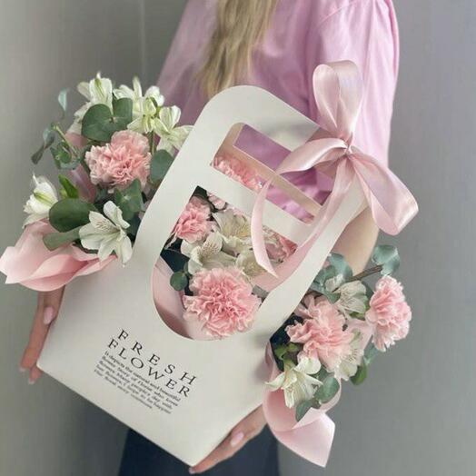 Нежная композиция из диантусов и альстромерии Фрэш