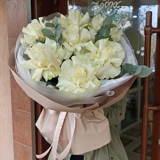 White roses🤍