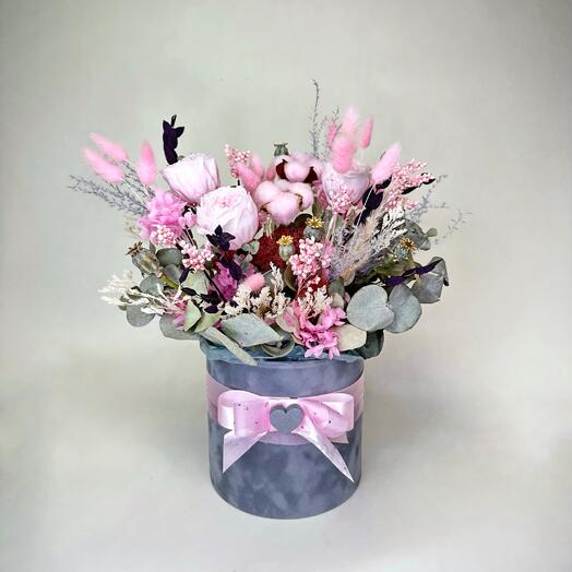 Композиция из стабилизированных цветов и сухоцветов «Утренний поцелуй»