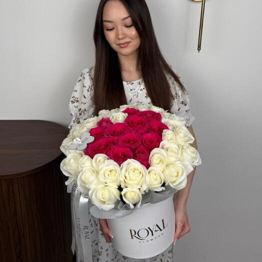 Коробка из роз в форме сердца