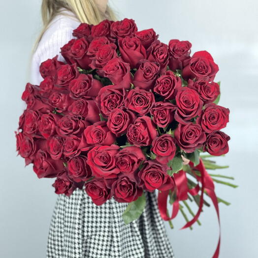 Букет из 51 премиальной бордовой розы 70см (78)