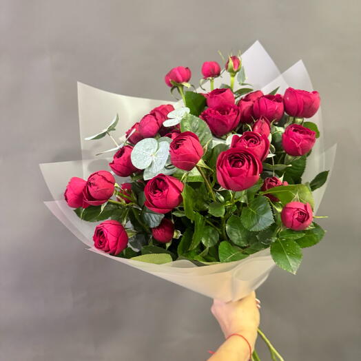 Букет из 7 пионовидных кустовых роз