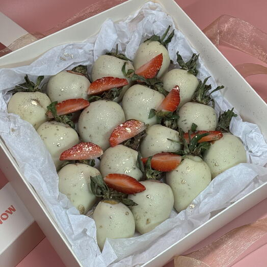 Клубника в белом шоколаде 16 шт