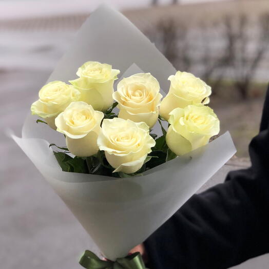 Букет из 7 белых роз