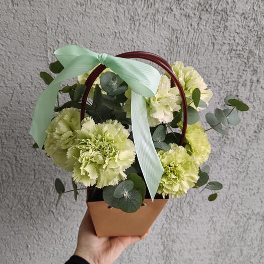 Композиция с Dianthus Prada mint × Eucalyptus