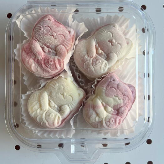 Мункейки с японским заварным кремом и малиной, 4шт