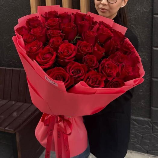 Шикарный букет из метровых роз