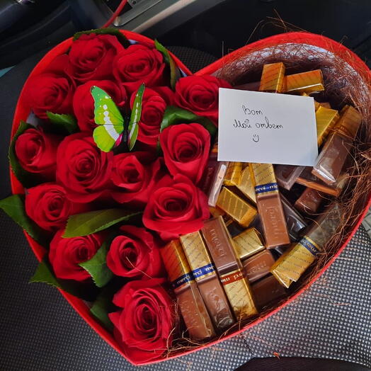 Розы в коробке с мерси