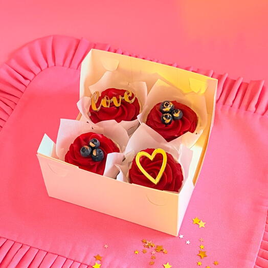 Капкейки love с голубикой
