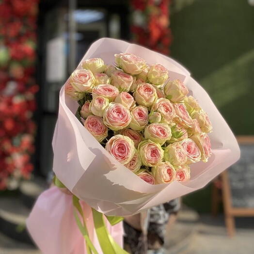 9 пионовидных кустовых роз 50 см
