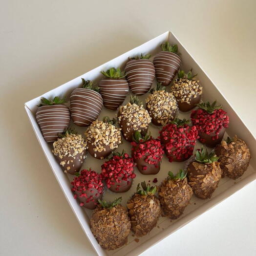 Клубника в шоколаде callebaut L. Большой набор