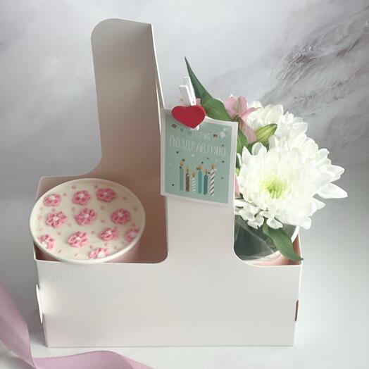 Подарочный набор бенто торт/cake to go и цветы для мамы на 8 марта