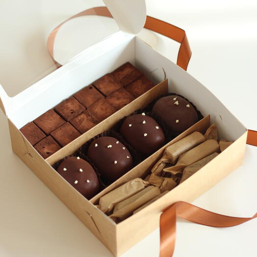 Советский набор ассорти десертов из детства. Пирожное картошка в шоколаде ириски и птичье молоко