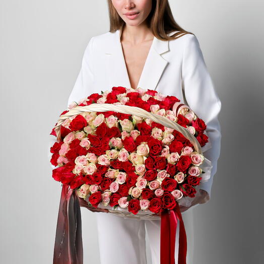 Корзина 151 роза "Огромная любовь"