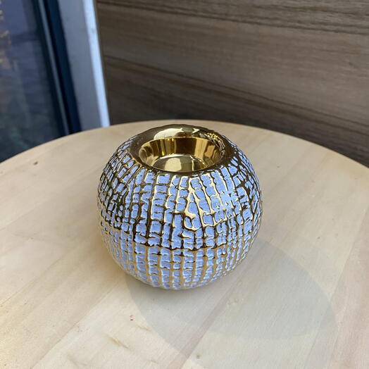 White and gold candleholder
